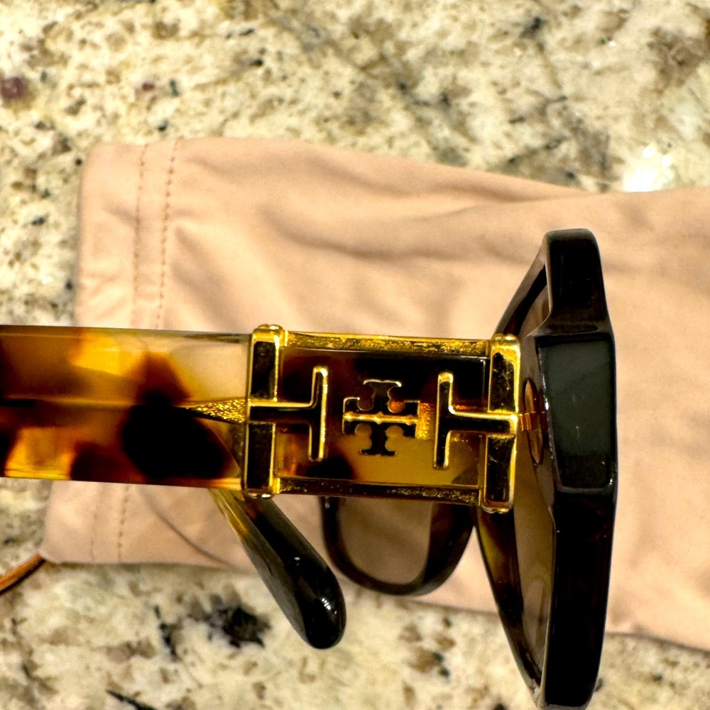 Women’s Tory Burch Tortoiseshell Sunglasses Oval